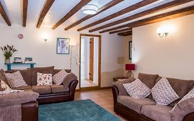 Pass The Keys Cosy 2 Bed Cottage With Outdoor Seating Area